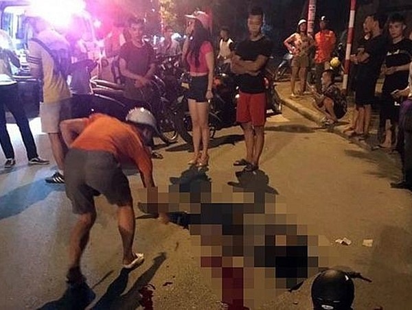 Hà Nội: Lao xe máy vào gốc cây ven đường, nam thanh niên tử vong tại chỗ