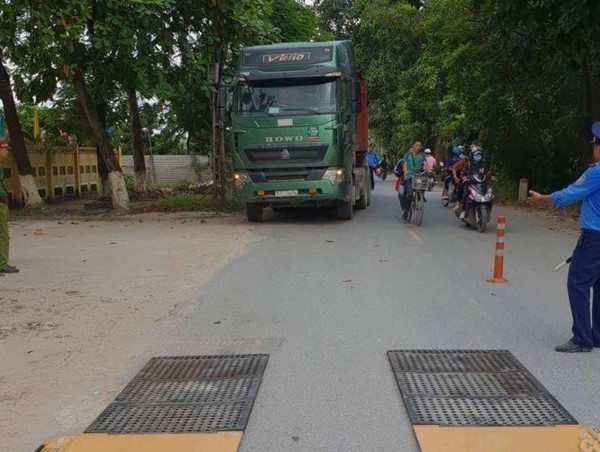 Hà Nội: Điểm danh hàng loạt doanh nghiệp vận tải bị xử lý do chở quá tải