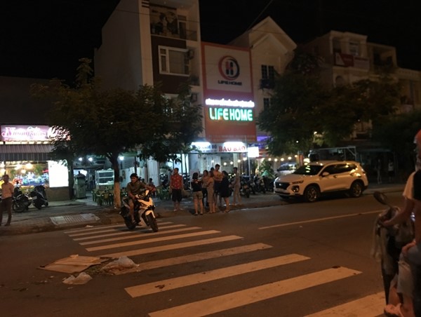 Xe điên lao thẳng vào quán nhậu trong đêm ở Đà Nẵng