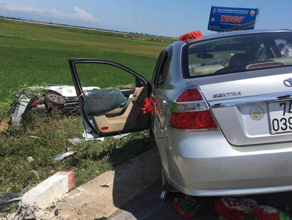 Quảng Trị: Xe rước dâu gặp nạn, cô dâu chú rể nhập viện 