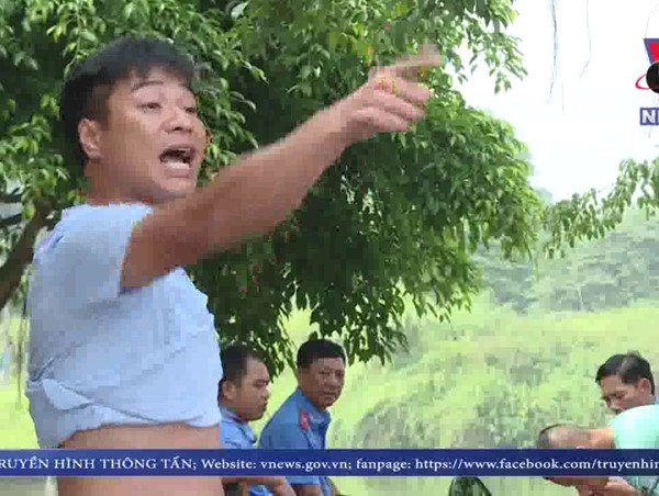 Bất lực” trước tình trạng xe quá tải phá đê ở Hà Nội