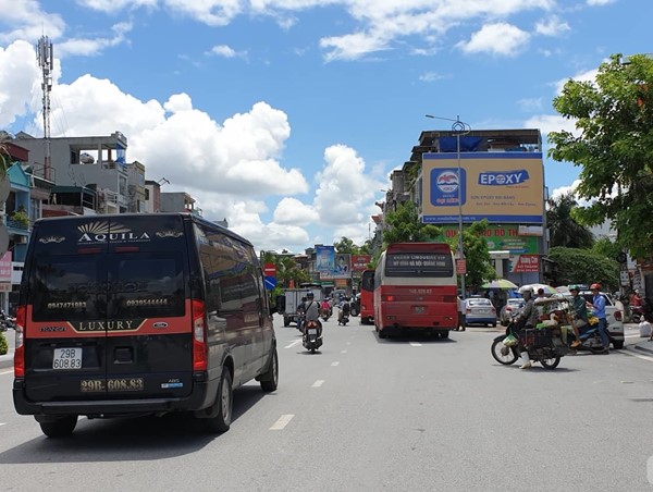 Quảng Ninh: Bến cóc ngang nhiên “mọc” tại điểm dừng đỗ bị “xóa sổ“