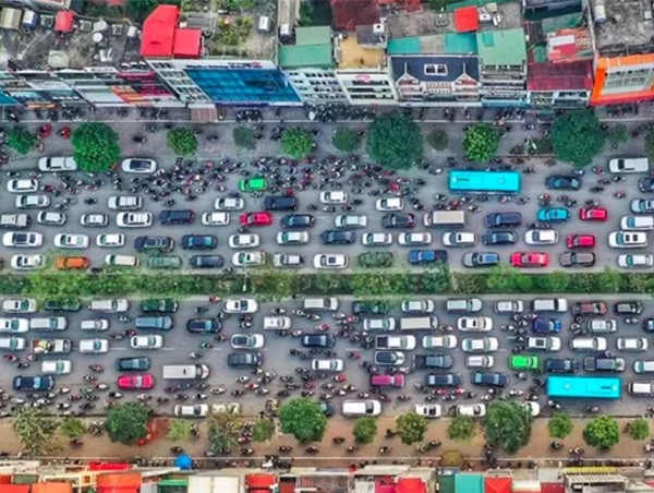 Thu phí phương tiện vào nội đô: Hãy tiếp cận từ lợi ích của người dân 