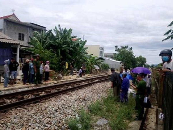 Va chạm với tàu hỏa, người đàn ông đi xe mô tô tử vong ở Huế