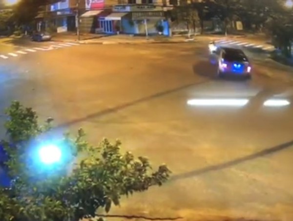 Xế hộp 'làm xiếc' trên phố Đà Nẵng, tài xế bị xử phạt 41,5 triệu đồng