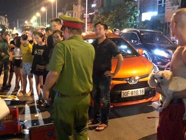 Hà Nội: Tài xế rút dao đâm đối phương sau va chạm giao thông