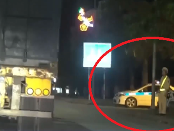 Video: Xe chở than quá tải 'vô tư' qua chốt CSGT ở Quảng Ninh