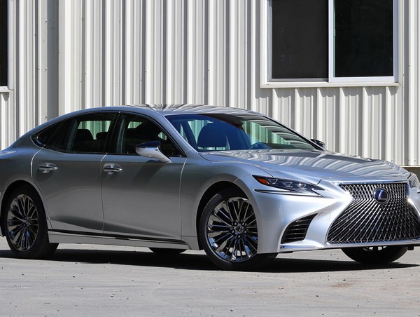 Lexus LS 500 bị triệu hồi do gặp lỗi "nứt lốp" 