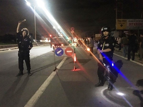 Tông xe máy vào dải phân cách trên QL51 trong đêm, 2 thanh niên tử vong 