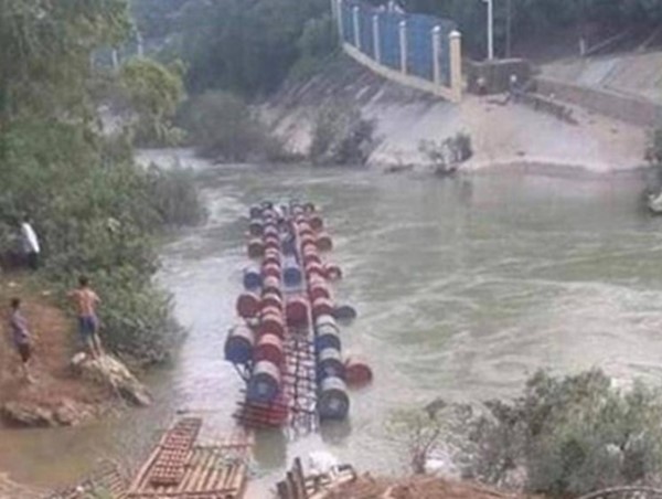 Lật cầu phao khi vượt biên trái phép, ít nhất 2 người chết, 1 người mất tích