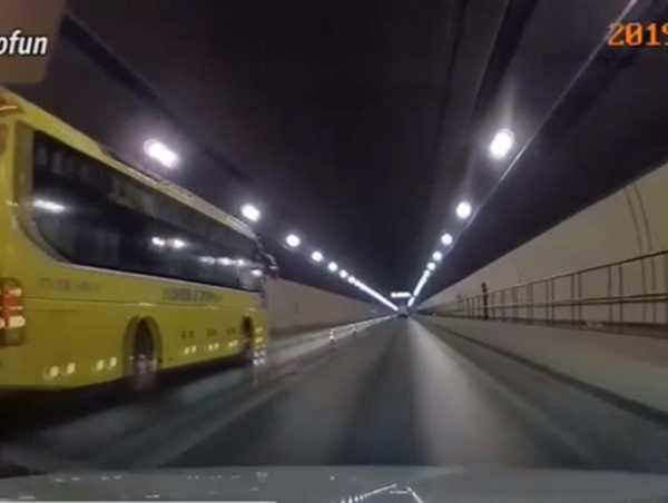 Cần phạt mức cao nhất với xe khách ngược chiều trong hầm Hải Vân