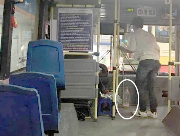 Khi hành khách “giám sát” lái, phụ xe buýt