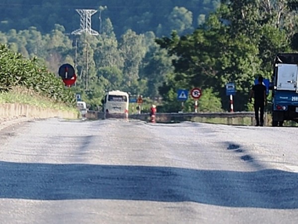 Nghệ An: Hằn lún vệt bánh xe trên đoạn đường nghìn tỷ