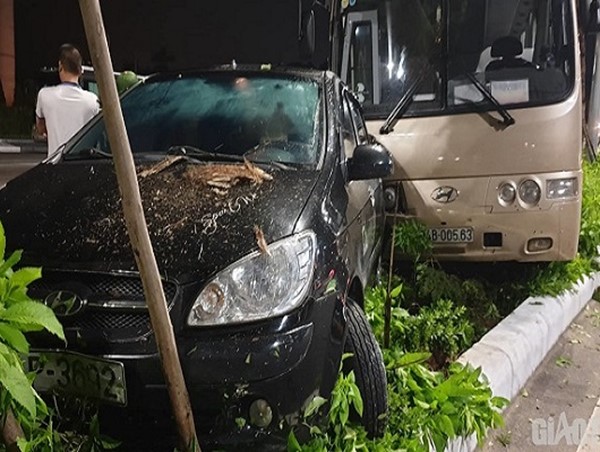 Quảng Ninh: Xe du lịch chở 30 hành khách Trung Quốc gặp nạn