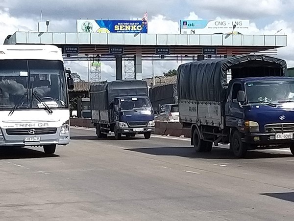 Cao tốc TP.HCM-Trung Lương: Hỗn loạn lưu thông vì phương tiện tăng đột biến