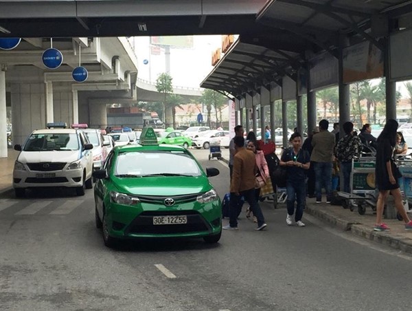 Sân bay Nội Bài cảnh báo về ‘taxi dù’ nhũng nhiễu khách