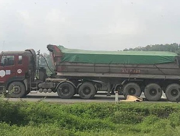 Va chạm với xe tải trên cung đường “tử thần”: Vợ tử vong, chồng nguy kịch