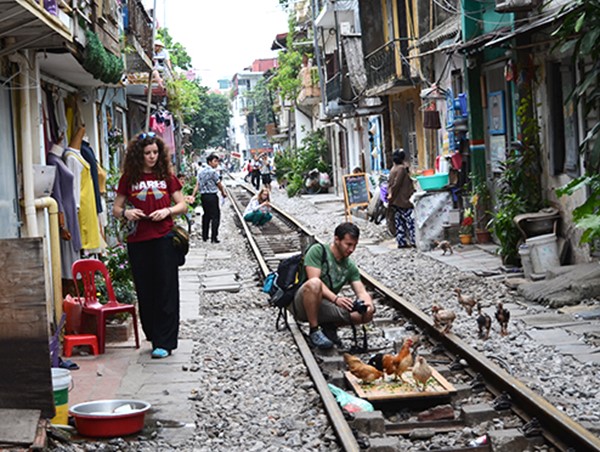 Sẽ xử lý hành vi chụp ảnh "tự sướng" trên đường ray