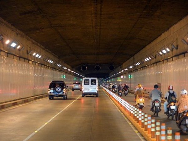 Không bật đèn xe khi đi trong hầm đường bộ bị phạt bao nhiêu tiền?