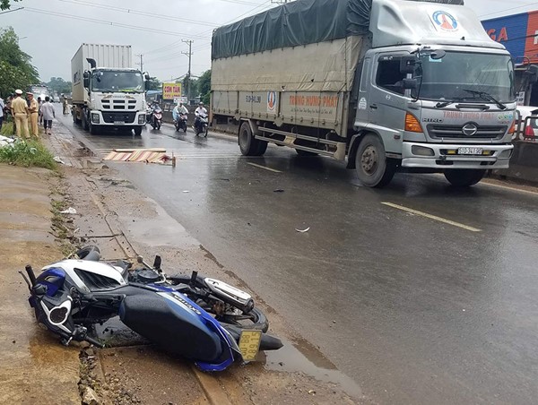 Xe container cán chết thầy giáo ở Đồng Nai rồi bỏ chạy