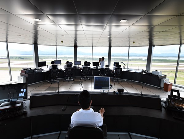 Kiểm soát không lưu “lệnh” một đằng, phi công đi một nẻo