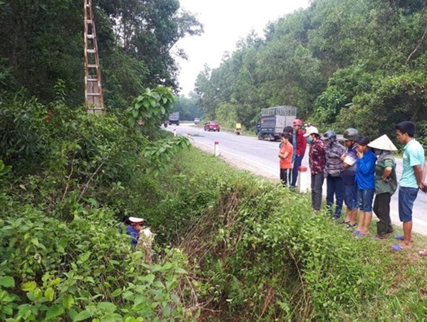 Hà Tĩnh: Phát hiện người đàn ông tử vong cùng xe máy dưới mương nước