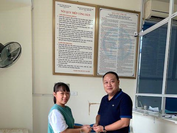 Thanh tra giao thông giúp dân tìm lại tài sản quên trên xe taxi