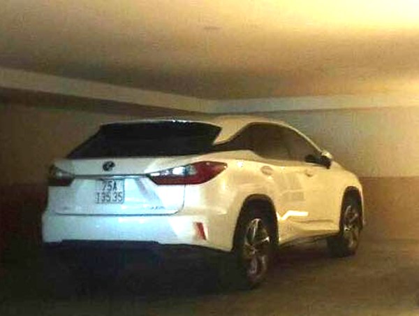 Chủ “hụt” biển số đẹp bất ngờ nhận giấy phạt nguội của xe Lexus “lạ“