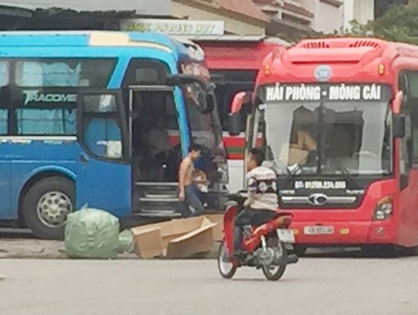 Hà Nội “bó tay” với xe dù, bến cóc? ​