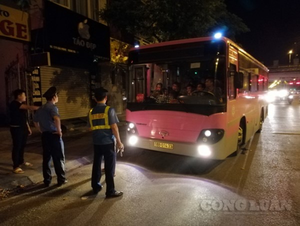 Quận Đống Đa: Xử lý nhiều vi phạm trật tự đô thị, mất an toàn giao thông