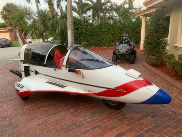 Chiếc xe giống máy bay phản lực kỳ dị nhất thế giới