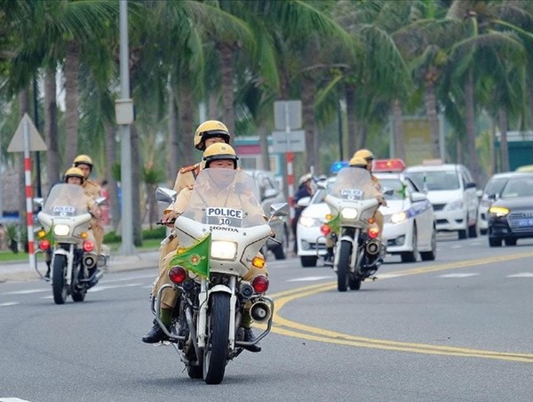 Phương tiện nào được ưu tiên nhường đường khi tham gia giao thông?