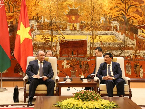 Hà Nội tăng cường hợp tác với Belarus sản xuất ô tô vận tải