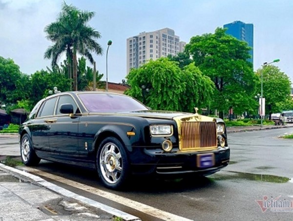 Đại gia Hà Nội bán Rolls-Royce Phantom 10 năm tuổi mạ vàng giá 15,5 tỷ
