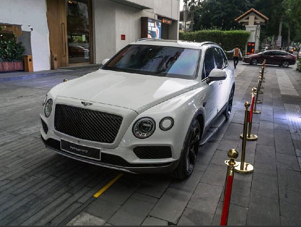 Cận cảnh Bentley Bentayga “hàng thửa” hơn 20 tỷ ở Hà Nội