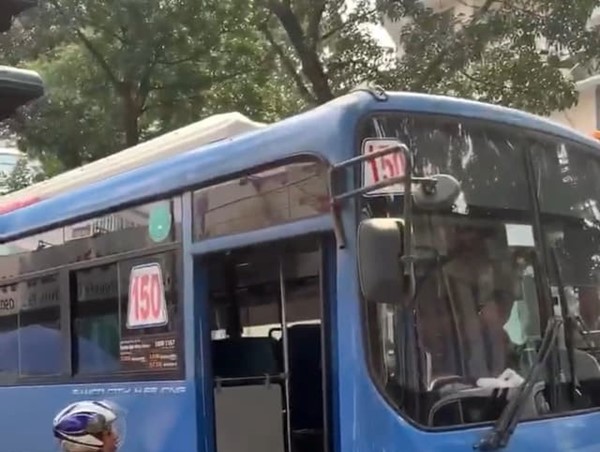  Đình chỉ lái xe buýt có hành vi khiếm nhã