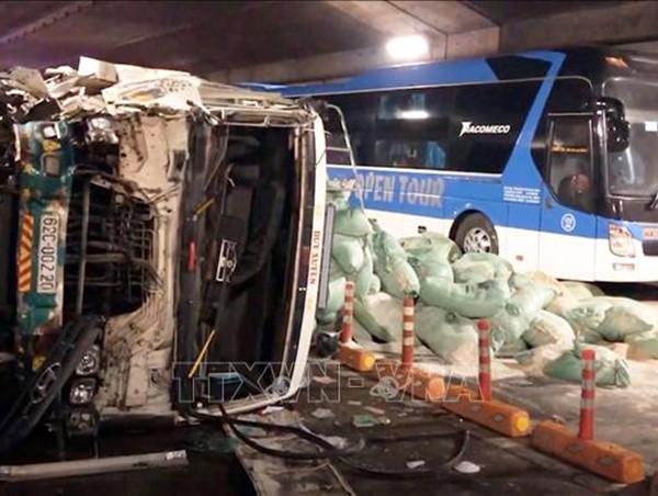  Đường hầm sông Sài Gòn vẫn an toàn sau khi bị xe tải tông vào vách hầm