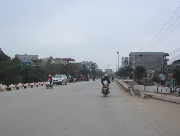 Hà Nội: Phân luồng giao thông phục vụ thi công cầu Ái Mỗ 