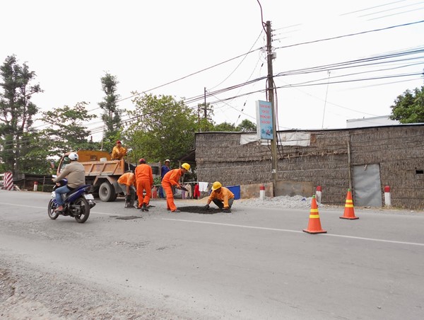 Công khai doanh nghiệp bảo trì đường bộ: Để phản ánh hết đi vòng vèo