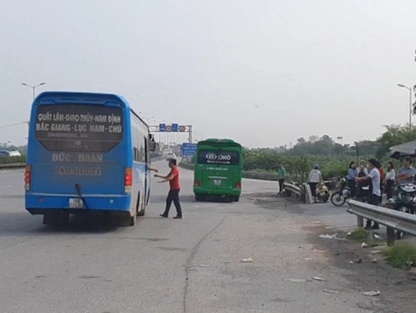 Hà Nội: Tận thấy “bến cóc” gây mất ATGT tại cầu Thanh Trì