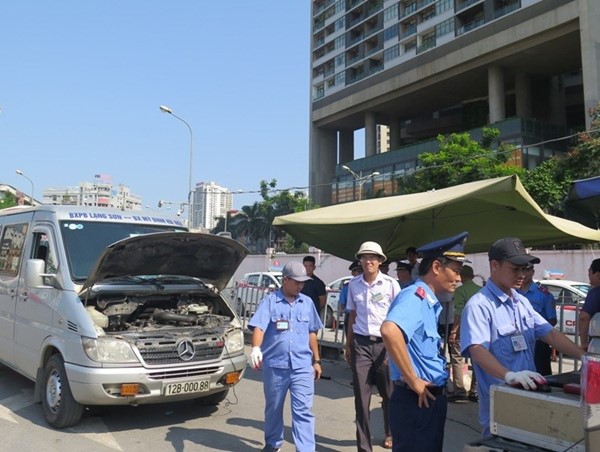 Bộ GTVT chỉ đạo kiểm tra đột xuất khí thải xe buýt, xe khách nhả khói đen
