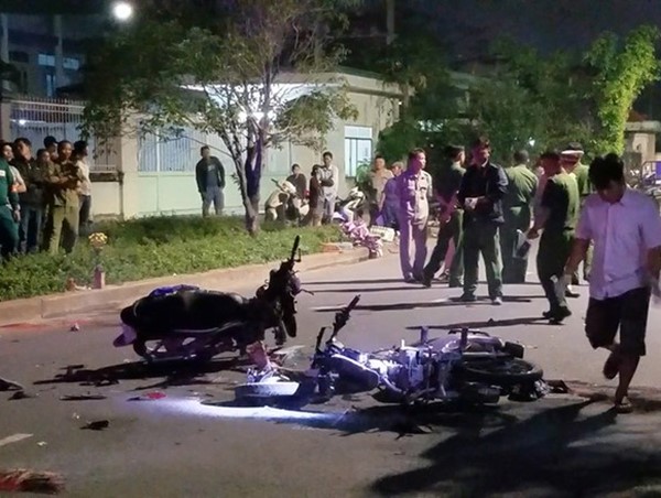 Tông xe máy ở đường nội bộ, hai người chết tại chỗ