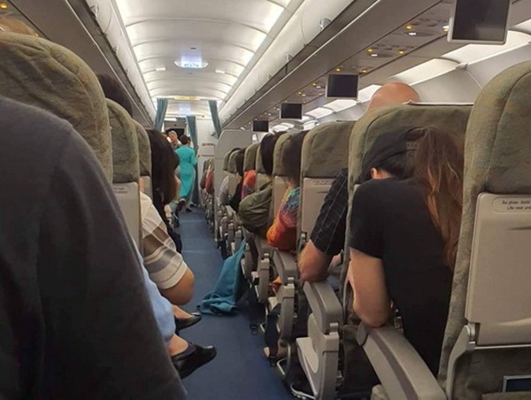 Máy bay Vietnam Airlines 2 lần hạ cánh xuống sân bay Đà Nẵng không được vì thời tiết xấu