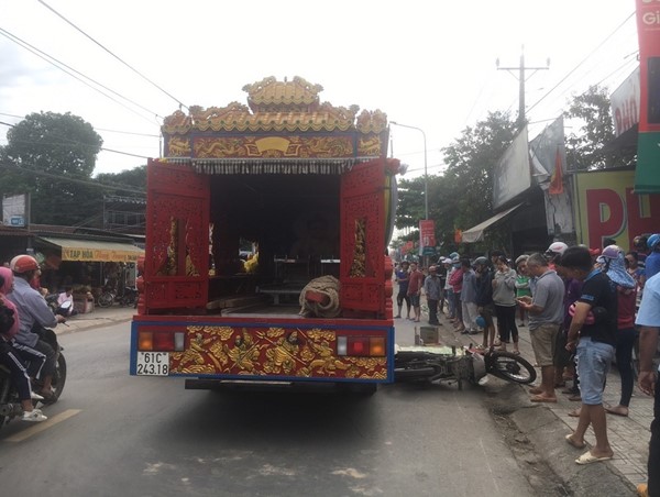 Bình Dương: Ngã ra đường, người đàn ông bị xe tang cán tử vong