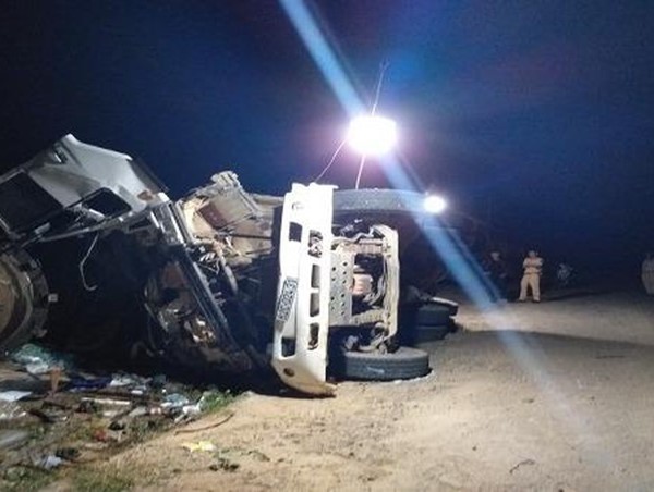 Lật xe tải chở đá, 3 công nhân thủy điện thương vong