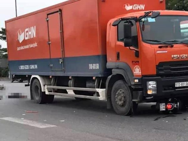 Hà Nội: Người đàn ông bị xe tải cuốn vào gầm tử vong tại chỗ