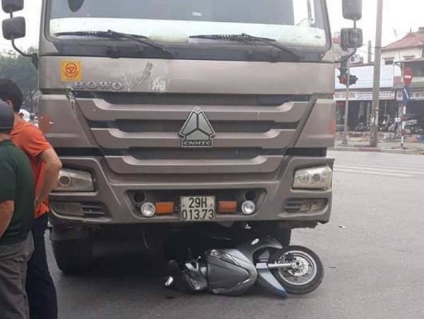 Danh tính nữ nạn nhân đi xe máy tử vong dưới gầm xe “hổ vồ“