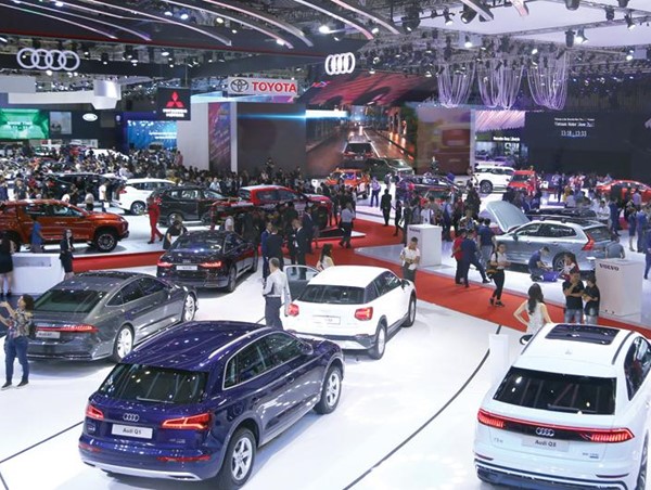 Sản xuất ô tô trong nước hay nhập khẩu?