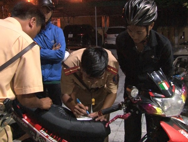 Xử lý hàng chục ‘quái xế’ náo loạn phố phường