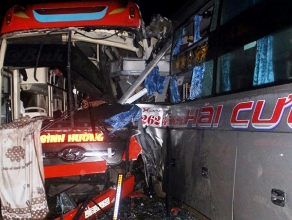 3 xe khách đâm nhau trên đường Hồ Chí Minh, nhiều hành khách bị thương 